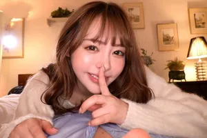Cô gái xinh đẹp với làn da trắng và đôi chân dài gợi cảm cầm lấy con cặc rồi liếm và mút nó thật mạnh. Sự sung sướng này ngay lập tức làm cho dương vật cương cứng và đụ lỗ đít thật mạnh...