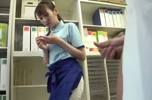 Lợi thế của việc gầy là bạn có thể bế cô ấy lên và quan hệ với cô ấy